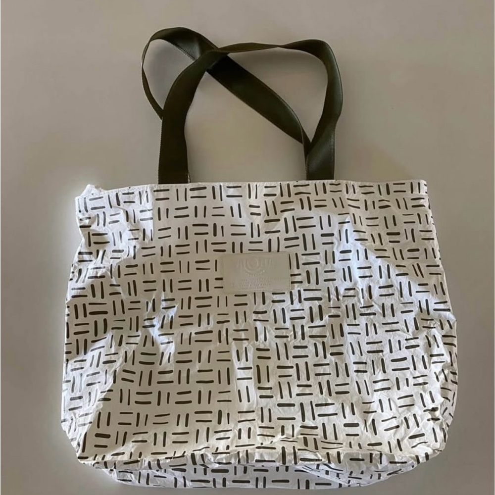 Aloha  Day Tripper Splash Proof Bag